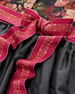 Dirndl lang mit Schürze