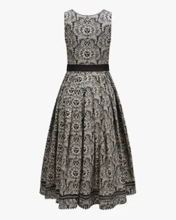 Dirndl lang mit Schürze