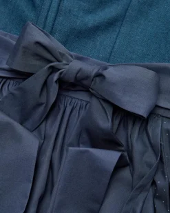 Dirndl lang mit Schürze