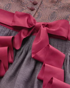 Dirndl lang mit Schürze