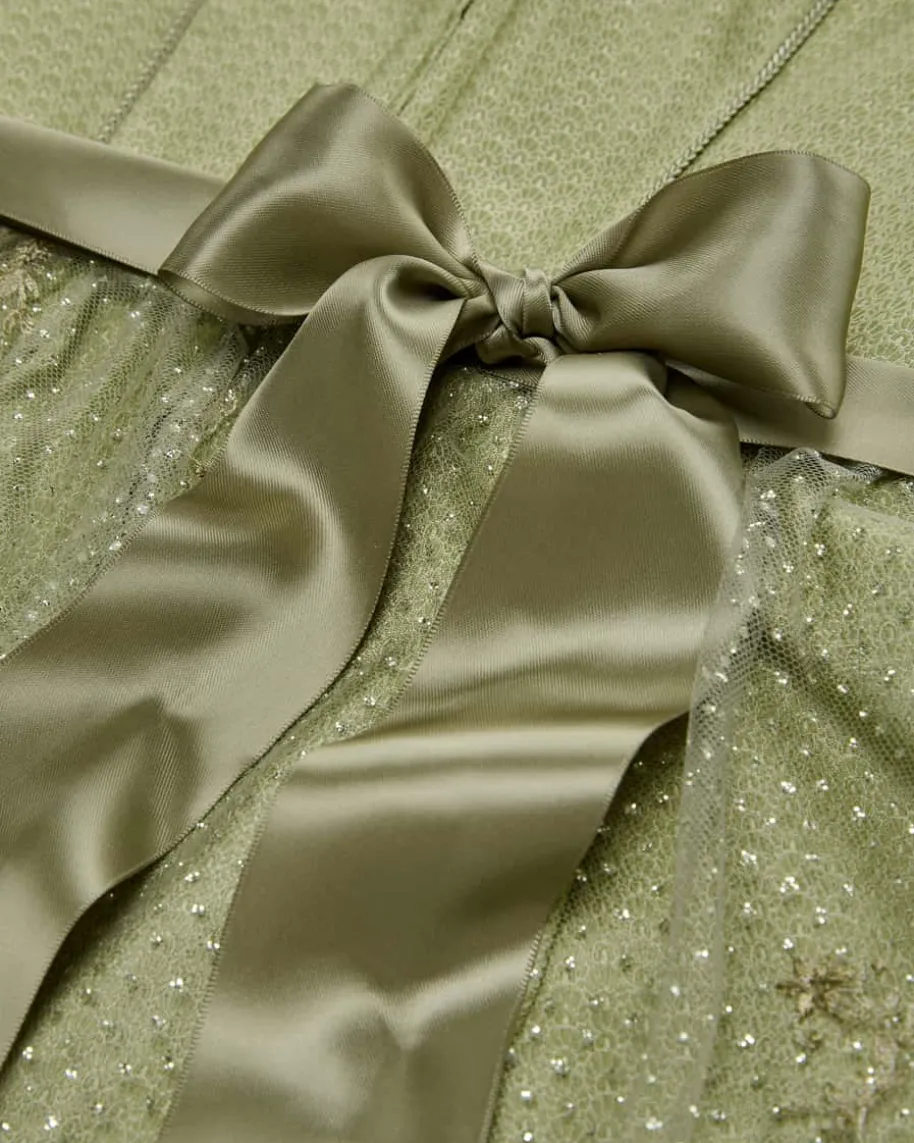 Dirndl lang mit Spitzenschürze