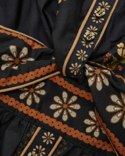 Embroidered Flowers Kleid