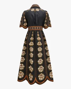 Embroidered Flowers Kleid