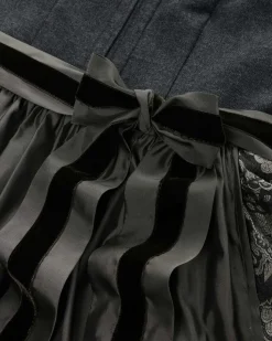 Girona Dirndl lang mit Schürze