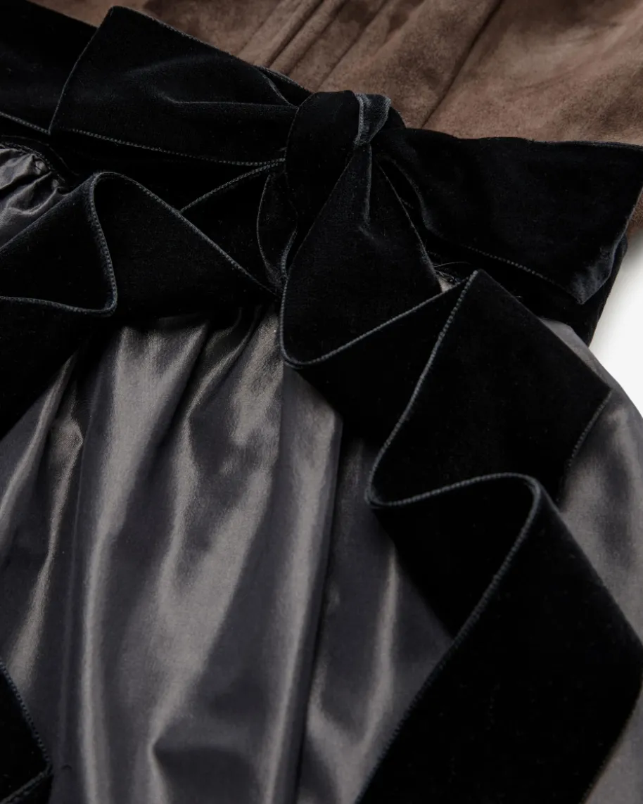 Latina Dirndl lang mit Schürze