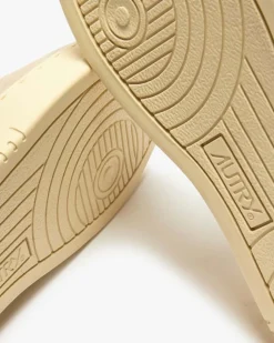 Medalist Low Sneaker