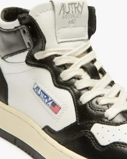 Medalist Mid Sneaker