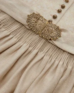 Monika Dirndl lang mit Leinenschürze