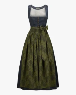 Monika Dirndl lang mit Schürze