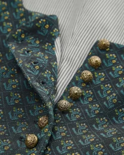 Monika Dirndl lang mit Schürze