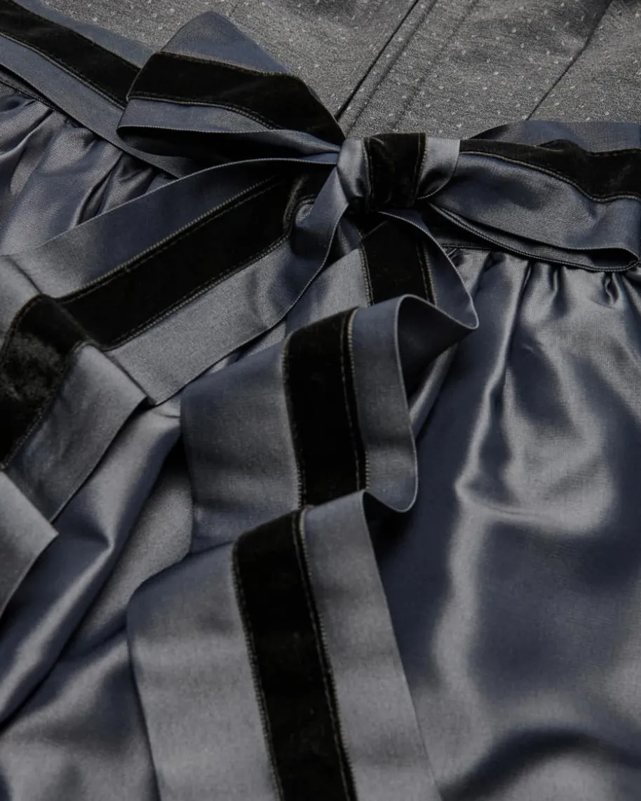 Tirana Dirndl lang mit Schürze